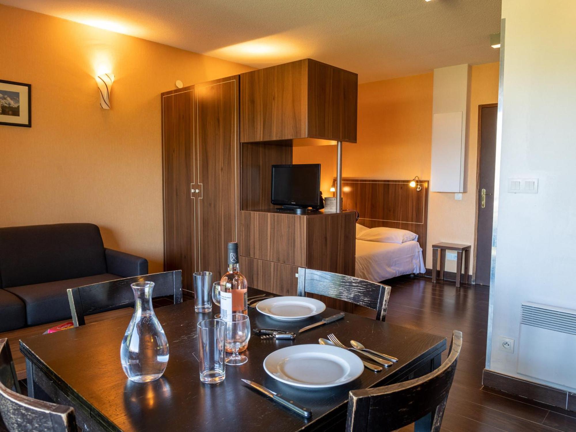Studio 4 Personnes Avec Piscine Et Sauna - Residence Chateau Des Magnans - Jausiers - Fr-1-165B-45 Zewnętrze zdjęcie